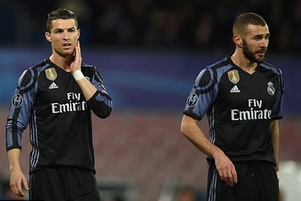 CR7 bị đồng đội tẩy chay, Real chiêu mộ người thay thế