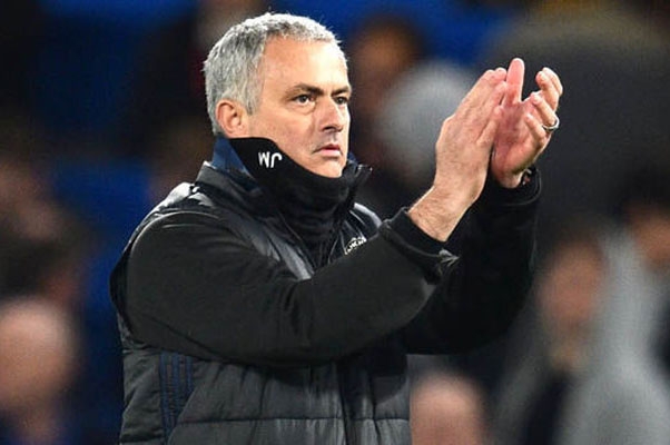 Một sân bóng bị đóng cửa sau lời chỉ trích của Mourinho