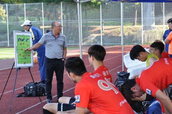 Changwon FC và HLV Park Hang Seo tạo cú sốc tại Hàn Quốc