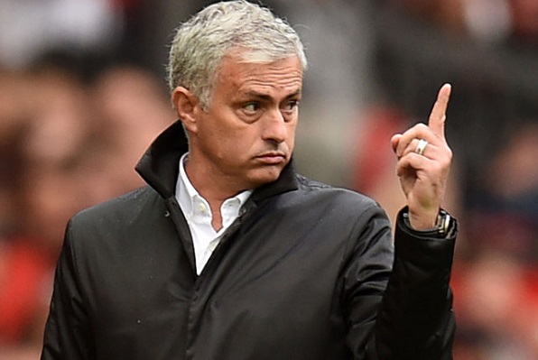 Chuyển nhượng 14/2: Mourinho tậu cặp trung vệ 120 triệu bảng