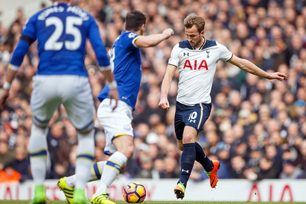 Kane lập cú đúp, Tottenham thắng kịch tính Everton
