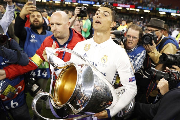 Lập cú đúp giúp Real vô địch, CR7 tuyên bố 3 điều chắc nịch