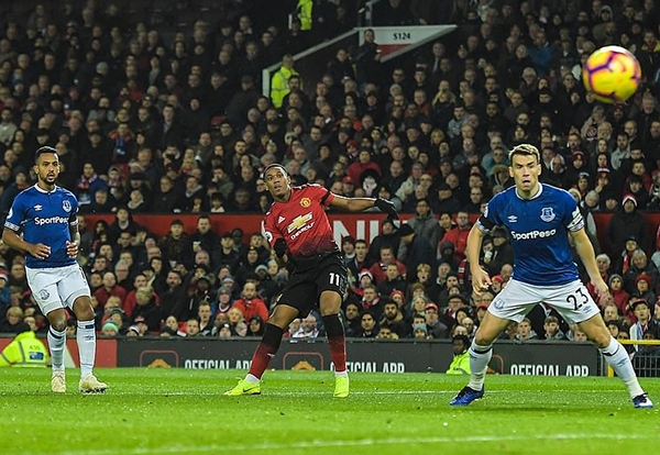 BXH Ngoại hạng Anh sau vòng 10: Bắt đầu tách top