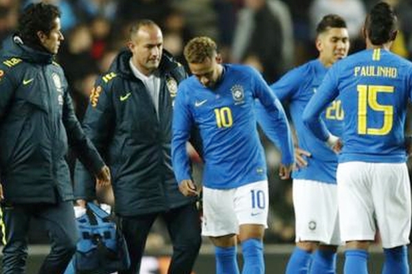 Neymar gặp vận đen, Brazil thắng nhẹ Cameroon