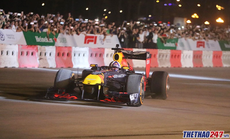 Khởi động F1 Việt Nam GP 2020: Đua xe, driff mãn nhãn