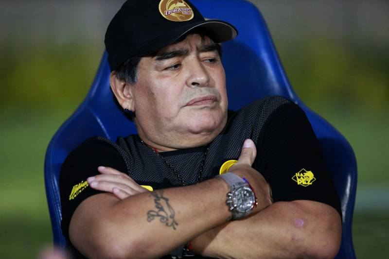 Huyền thoại Maradona đuổi 7 cầu thủ vì đội nhà thua liên tiếp