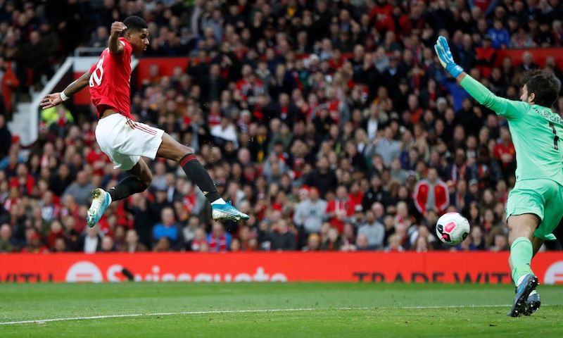 Vì sao trọng tài công nhận bàn thắng của Rashford?