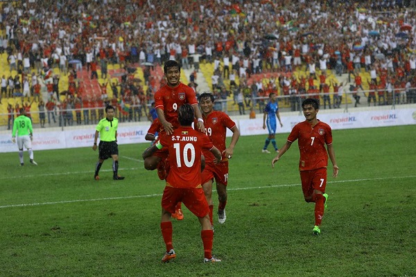 Aung Thu tỏa sáng, U22 Myanmar dễ dàng đánh bại Singapore