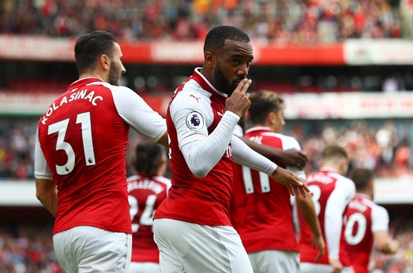 Welbeck tỏa sáng, Arsenal 'xử' đẹp Bournemouth