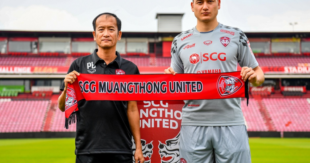 HLV Muangthong Utd: 'Văn Lâm sẽ sớm trở lại sau sai lầm'