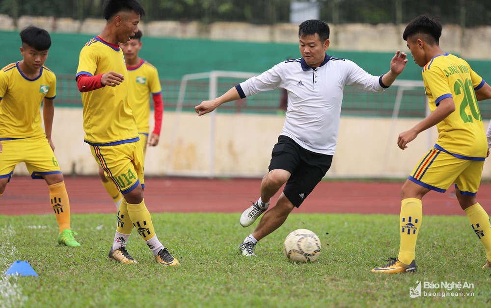 Văn Quyến tái xuất, SLNA trình làng lứa trẻ 'khủng' tại VL U15 QG