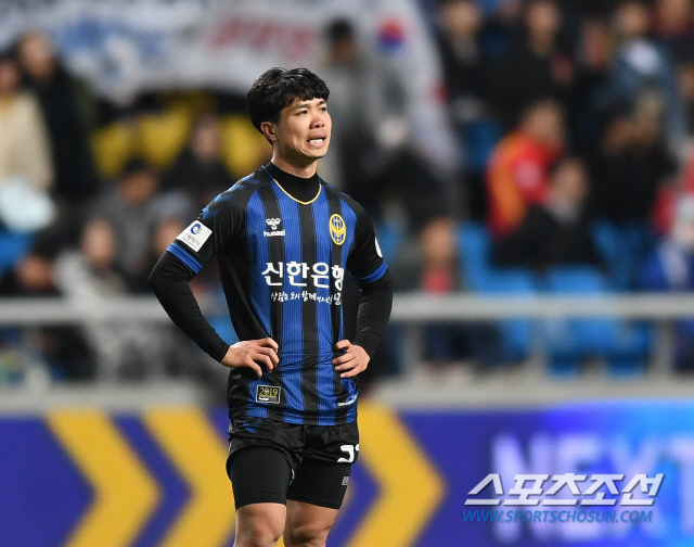 NÓNG: Công Phượng tiếp tục đá chính cho Incheon trước Jeonbuk