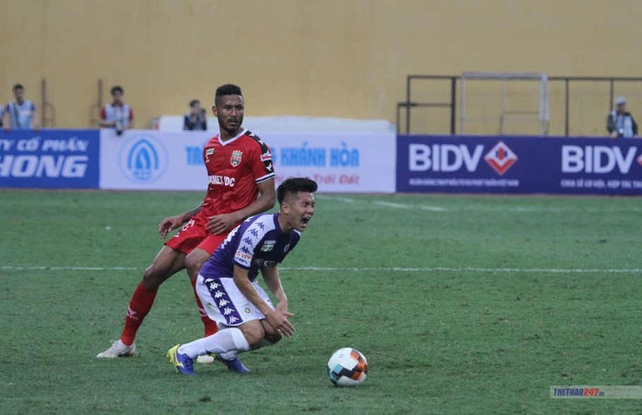 Thành Chung tỏa sáng, Hà Nội hòa nghẹt thở Bình Dương