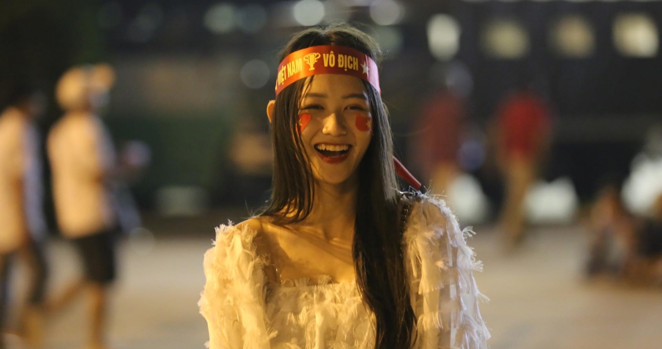 Ngắm những bóng hồng xinh đẹp ở trận Việt Nam 1-0 Malaysia