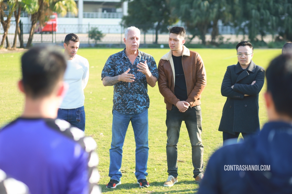 Hà Nội FC bất ngờ sa thải 2 chuyên gia nước ngoài