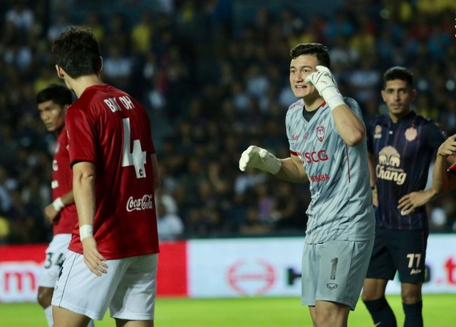 Đặng Văn Lâm chơi xuất sắc giúp Muangthong giành 1 điểm