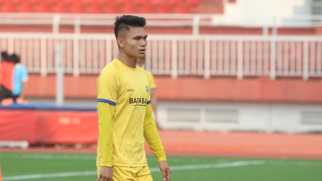 VIDEO: Màn tỉ thí tâng bóng 2 chân 2 chạm của 2 cầu thủ SLNA