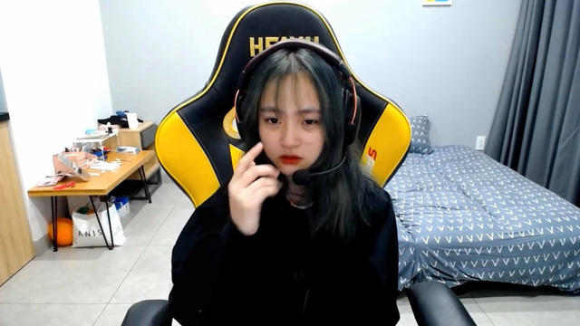 Nữ streamer Free Fire lộ clip nóng nghẹn ngào tâm sự về câu chuyện của mình