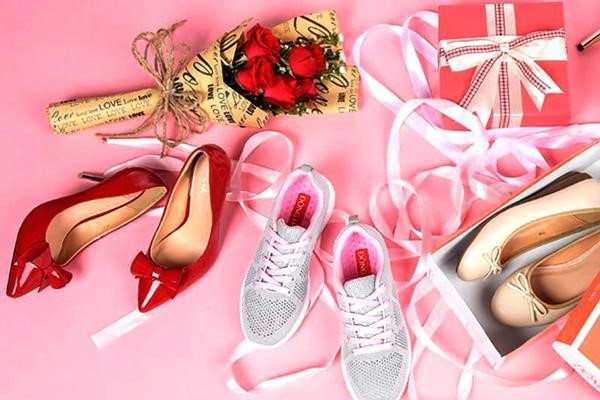 Xu hướng quà tặng 8/3 với giày sneaker thời trang mua tại Vua Hàng Hiệu
