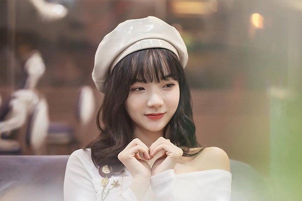 Vẻ đẹp kiêu sa của nữ CĐV Việt Nam từng gây sốt tại ASIAD 2018 