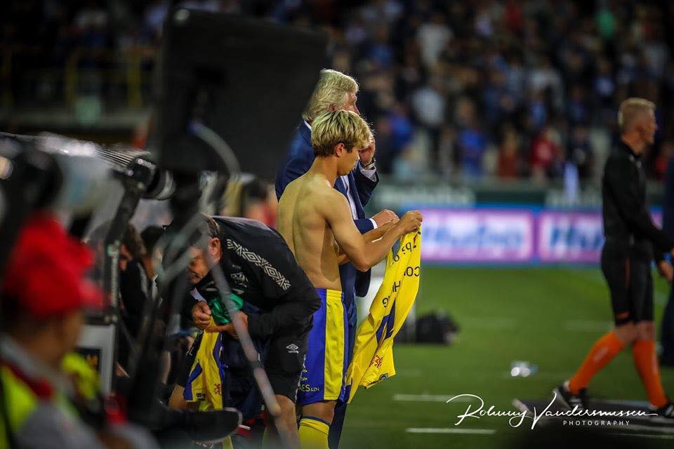 VIDEO: Đồng đội cố tình không chuyền cho Công Phượng trong trận ra mắt