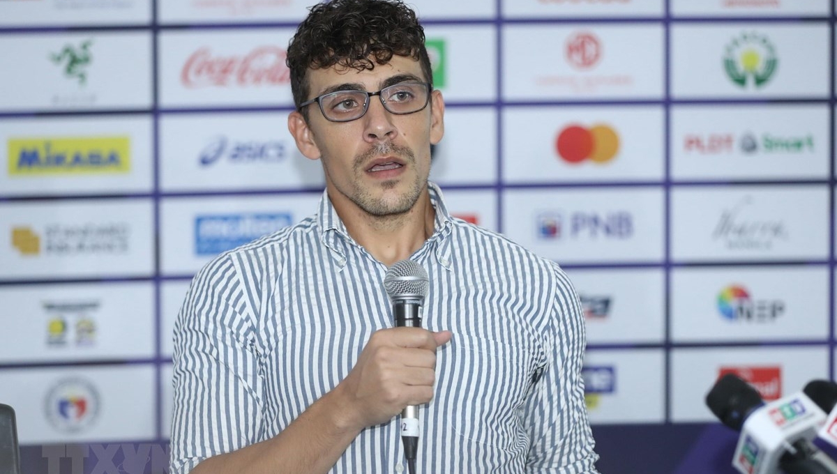 HLV U22 Campuchia: 'U22 Việt Nam quá lợi hại ở bóng bổng'