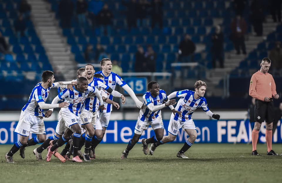 Văn Hậu dự bị trong ngày Heerenveen vào tứ kết Cúp Hà Lan