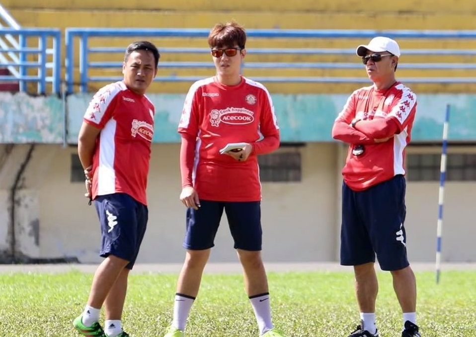 Cầu thủ TPHCM không tuân theo chiến thuật, HLV người Hàn bực tức bỏ về