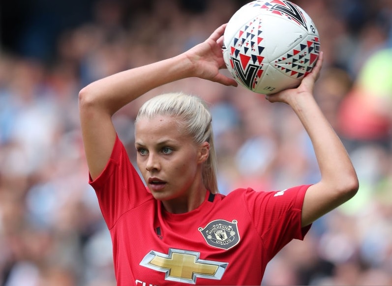 Vẻ đẹp quyến rũ của nữ hậu vệ đẹp nhất Manchester United