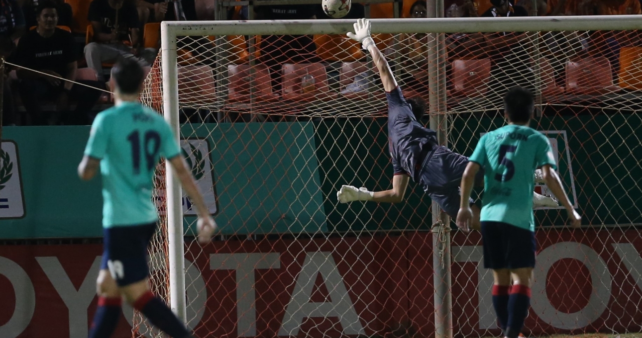 Người Thái Lan trầm trồ thán phục trước Đặng Văn Lâm