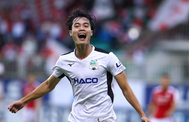 VIDEO: Xuân Trường, Văn Toàn 'bắt tay nhau' xé lưới TPHCM