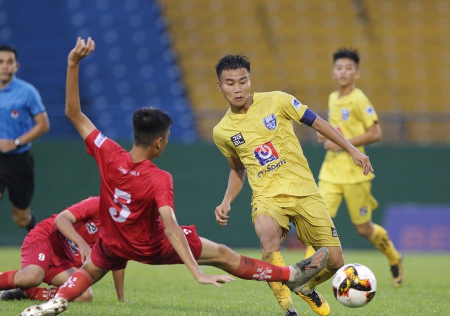 Cầu thủ trẻ lập hat-trick giúp U15 SLNA hủy diệt TPHCM