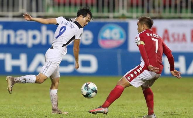 VIDEO: Siêu phẩm như ở Ngoại Hạng Anh của đội trưởng TPHCM