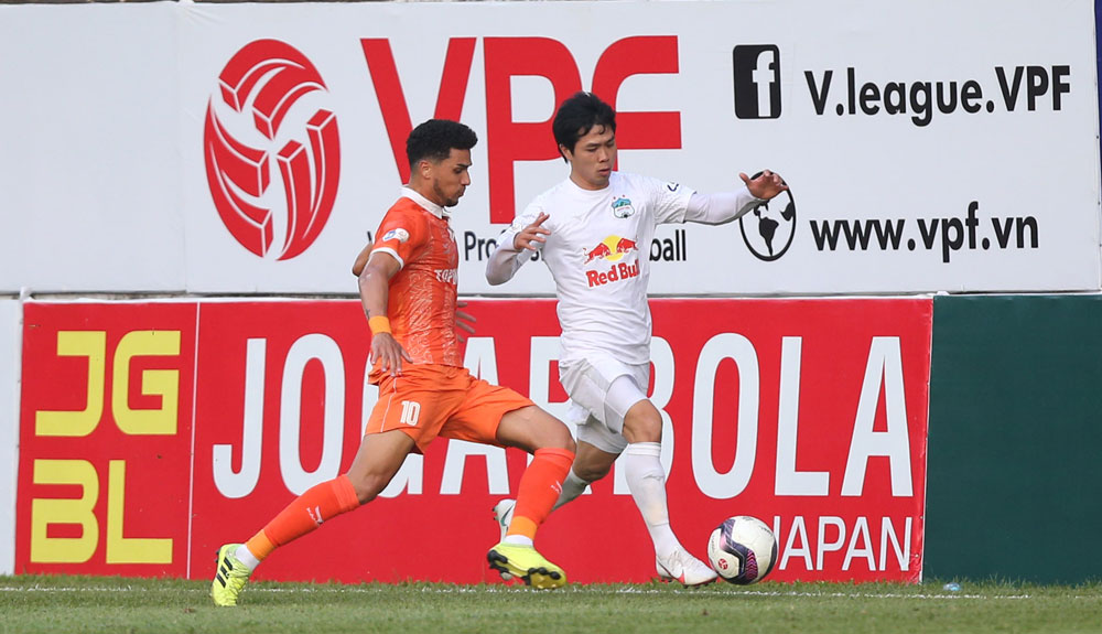 Cựu giảng viên trọng tài FIFA: 'Thẻ vàng cho Công Phượng là quá chuẩn'