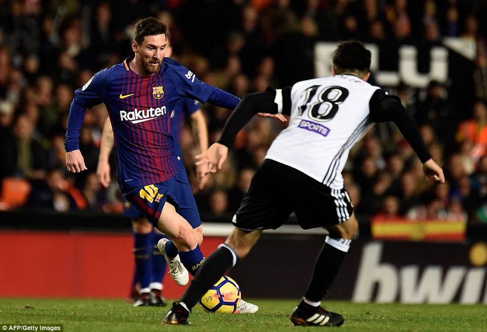 Highlights: Valencia 1-1 Barcelona (Vòng 13 - La Liga)
