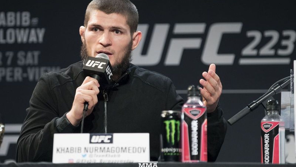 Khabib chỉ trích mạnh mẽ phóng viên đụng chạm vấn đề sắc tộc
