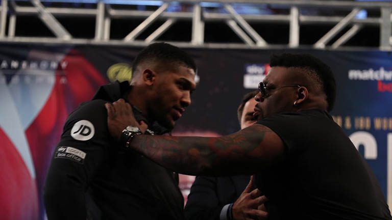 Anthony Joshua bị đối thủ Jarrell Miller 'cà khịa' trong lần đầu giáp mặt 