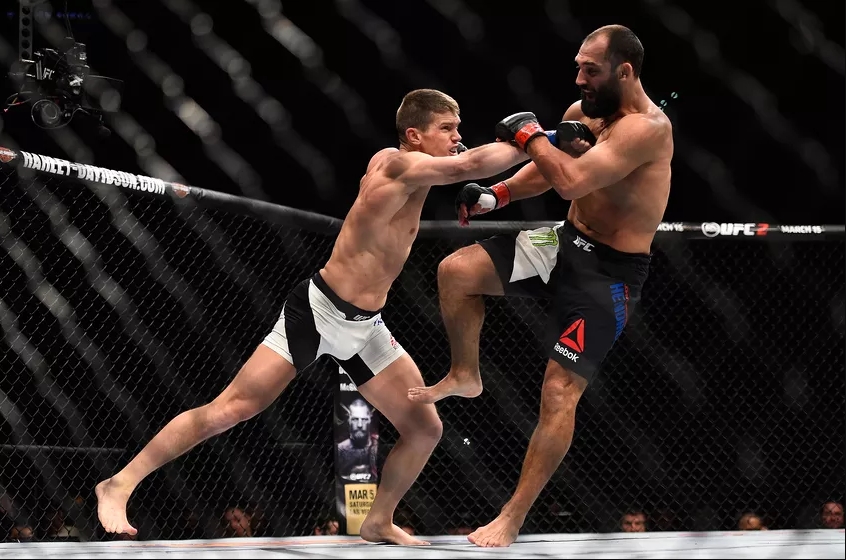 FULL TRẬN UFC: Stephen Thompson bất ngờ đánh gục 'cỗ xe tải' Johny Hendricks
