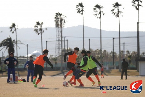 Xuân Trường và các đồng đội gặp 'cơn ác mộng' ở Nhật Bản