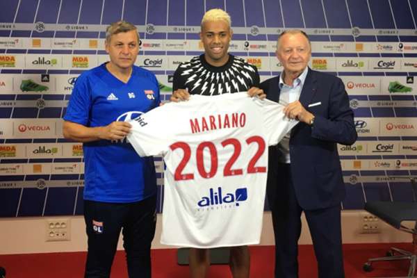 Real chia tay cầu thủ thứ 5, Arsenal giật 'bom tấn' mùa Hè