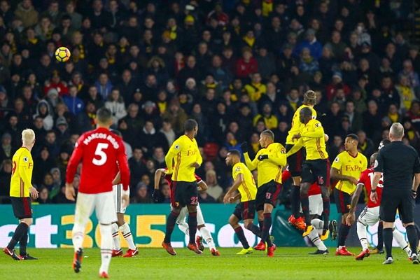 Chiêm ngưỡng siêu phẩm 'bay giữa ngân hà' của Ashley Young