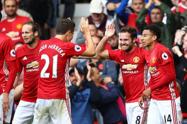 Tin chuyển nhượng 3/1: Nắm cơ hội, Barca nhắm bộ đôi MU