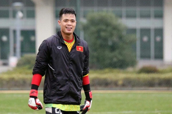Thủ môn U23 Việt Nam: Chờ tiền thưởng sửa căn nhà dột và chữa bệnh ung thư cho mẹ