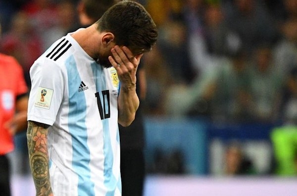 Messi ngao ngán, đồng đội trách móc thủ môn Caballero
