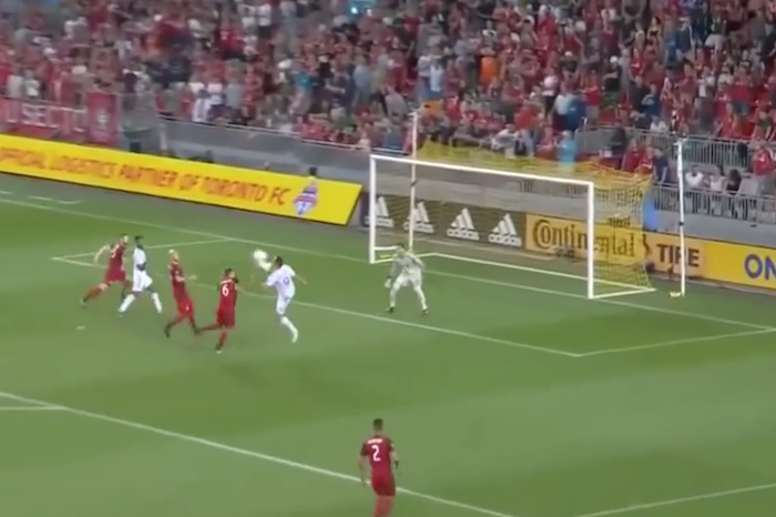 VIDEO: Ibrahimovic ghi bàn thứ 500 siêu dị theo kiểu Karatedo