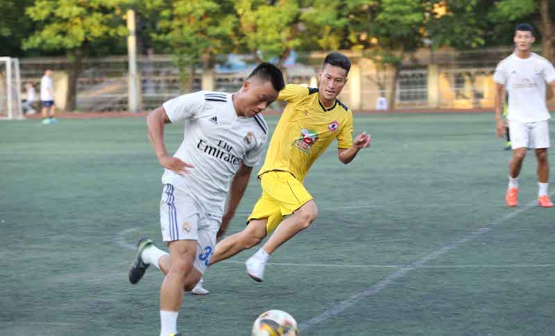 Gia Việt FC và Mobi tạo trận cầu 'mưa bàn thắng'