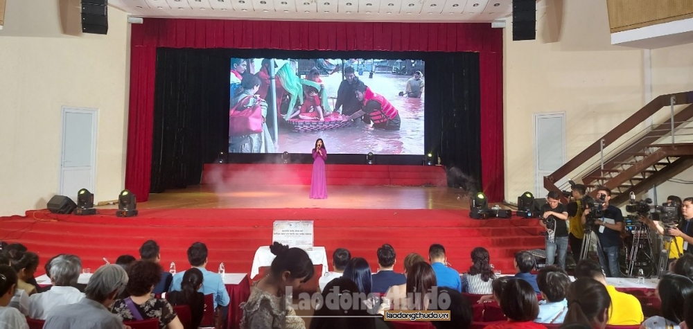 Đặc sắc chương trình nghệ thuật 'Ủng hộ miền Trung thương yêu - Nơi ấm áp trái tim'