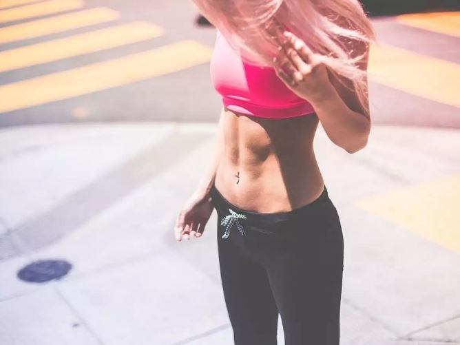 Chơi những môn thể thao này để có 'cơ bụng săn chắc'
