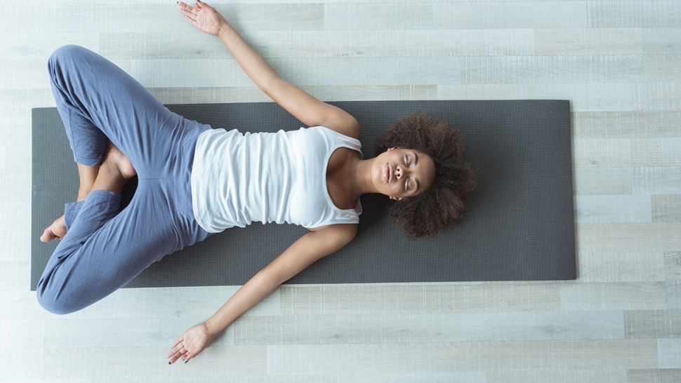 5 tư thế yoga đơn giản giúp bạn ngủ ngon hơn