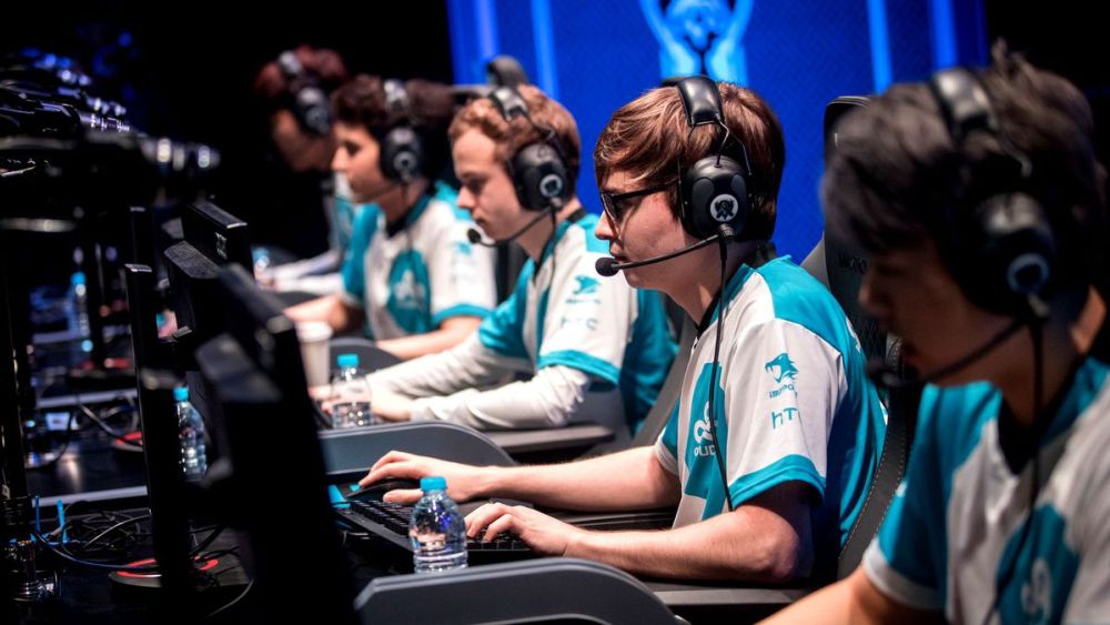 Jensen khiến C9 suýt ôm hận trước Gambit